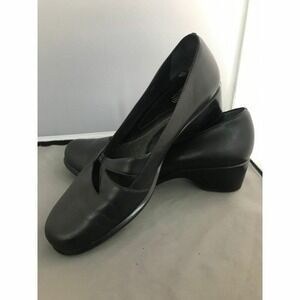 Clarks Artisan Collection Black Loafers 1.5"‎ Heels Women's Size 8M